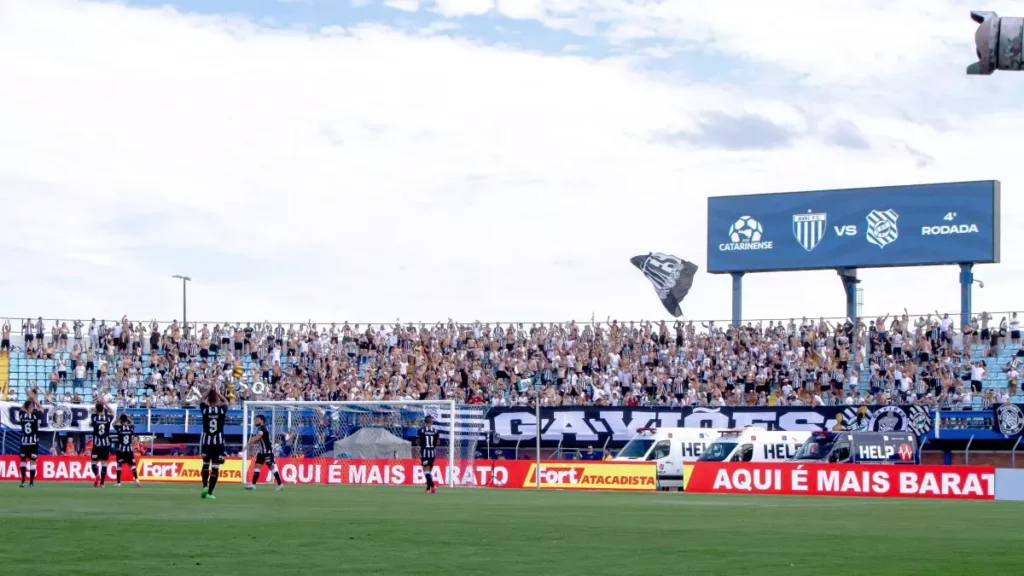 Torcida do Figueirense esgota ingressos para clássico com Avaí no Catarinense