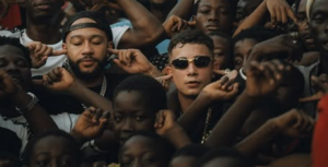 Depay lança música com MC Hariel e surge com bandeira do Corinthians em clipe gravado em Gana