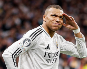 Ancelotti compara Mbappé a Cristiano Ronaldo: 'Pode chegar ao nível dele'