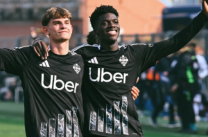 Napoli é surpreendido pelo Como e perde a liderança do Italiano para a Inter