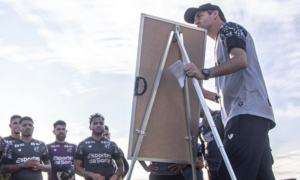 Léo Condé, treinador do Ceará, terá força máxima na semifinal cearense