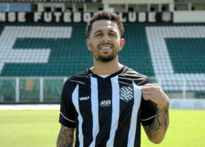 Figueirense contrata Wellington Nem, de volta após 14 anos