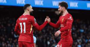 Salah e Szoboslai decidem: Liverpool vence City e amplia liderança no Inglês