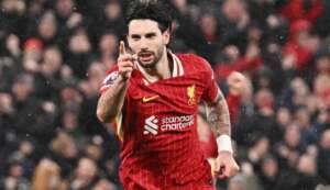 Liverpool dispara no topo, Arsenal tropeça e City volta ao G-4 no Inglês