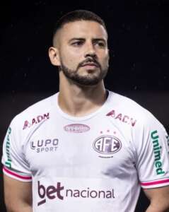 Lucas Rodrigues completa 50 jogos pela Ferroviária