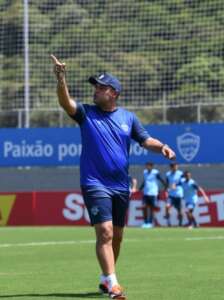 Após derrota para o Brusque, Barra demite técnico Renan Brito