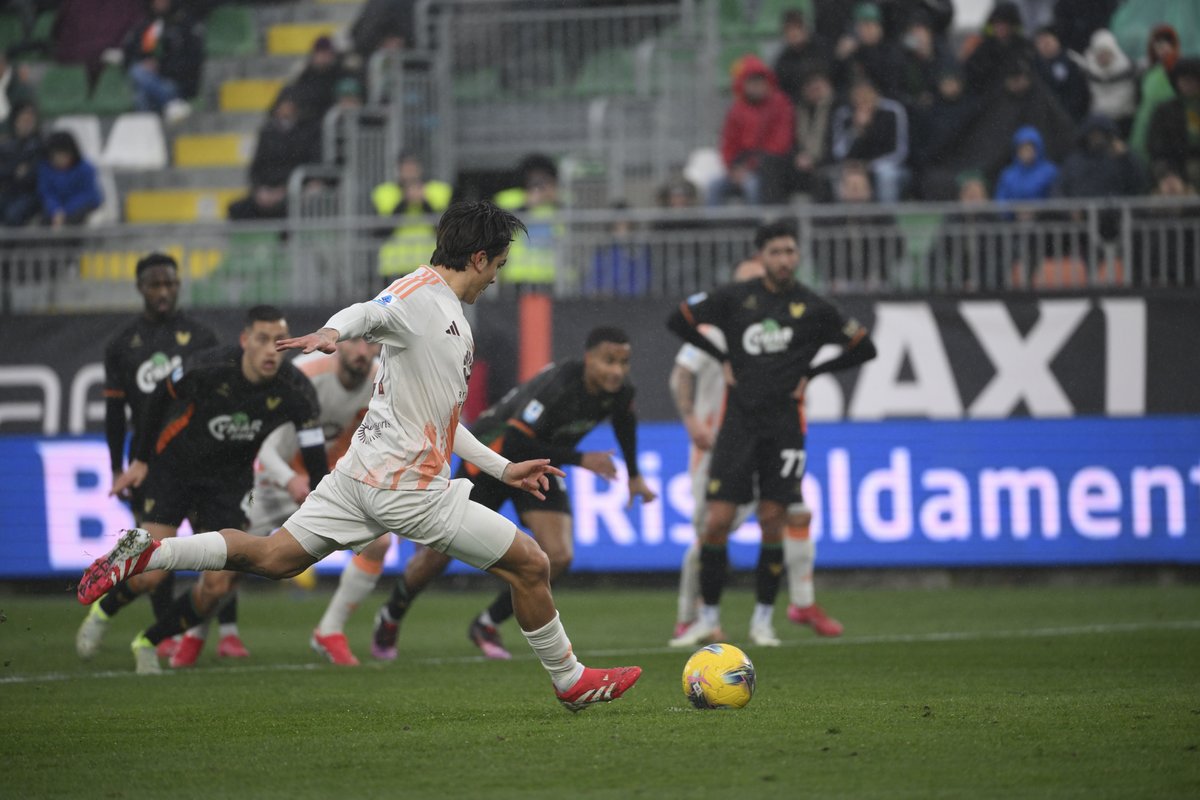 Roma vence Venezia com gol de pênalti e amplia invencibilidade no Italiano