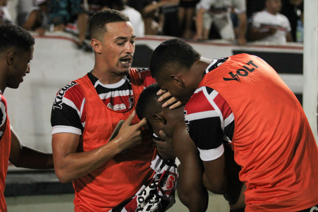 PERNAMBUCANO: Santa Cruz bate Sport em dia marcado por violência