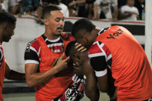 PERNAMBUCANO: Santa Cruz bate Sport em dia marcado por violência