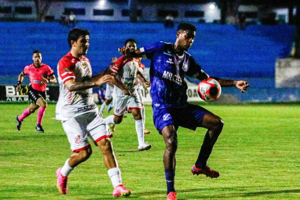 Taubaté 2 x 0 Capivariano - Burrão surpreende e entra no G-8 da A2 2 taubate2