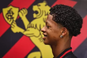 Sport aumenta multa e renova contrato de Zé Lucas, joia da base