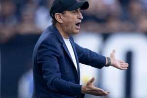 Ramón Díaz elogia obediência tática do Corinthians: 'Jogos se ganham taticamente'