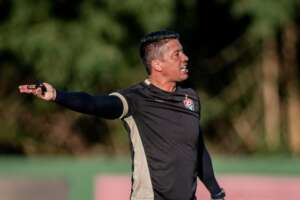 Vitória recebe novo contratado para o início das atividades da semana