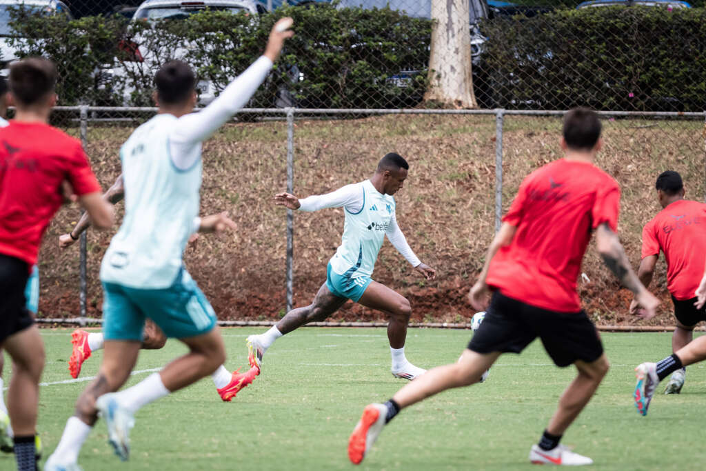 Ônibus do Pouso Alegre sofre acidente na BR-381 após jogo-treino contra o Cruzeiro