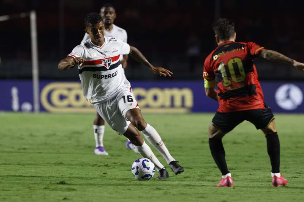Volante admite atuação ruim do São Paulo e pede paciência após vaias