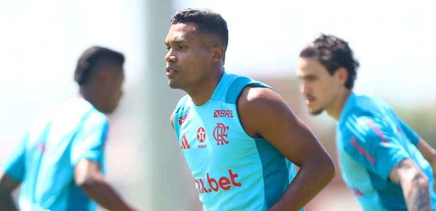 Alex Sandro pode ser novidade do Flamengo contra o Vasco