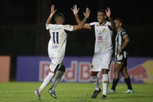 Aparecidense-GO x Cascavel-PR - Muita grana em jogo