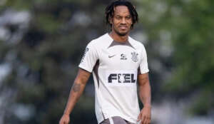 Carrillo é convocado pelo Peru e vira problema para o Corinthians