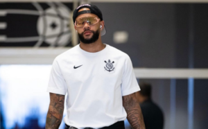 Depay é convocado pela Holanda e pode virar problema no Corinthians