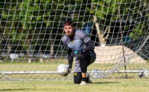 Jorge é apresentado no Grêmio e promete lutar pela titularidade