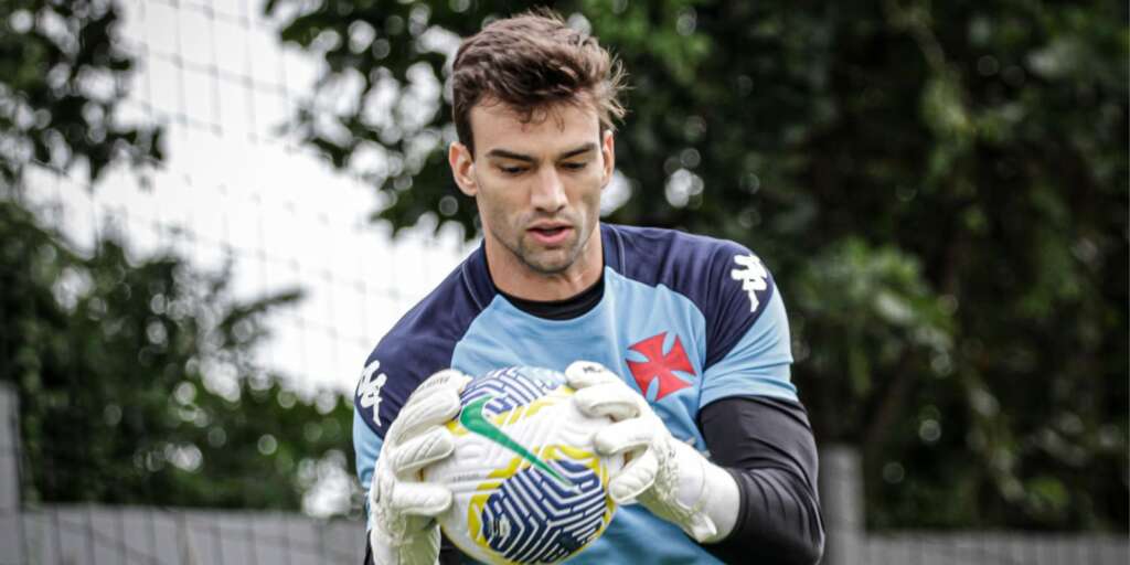 Léo Jardim recebe nova proposta para renovar com o Vasco