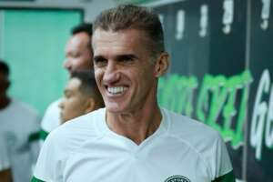 Apresentado no Goiás, Mancini pede apoio da torcida