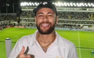 Modelo que teve relação com Neymar anuncia gravidez e se defende de polêmica