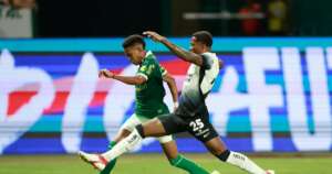 Corinthians e Palmeiras estudam fretar voo único para buscar jogadores antes da final