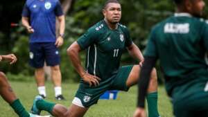 Atacante do Altos-PI, Rodrigão sofre acidente de moto e fratura a perna