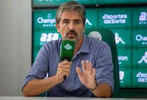 Alô Pastana: 'é preferível ouvir bobagem do que ser surdo'