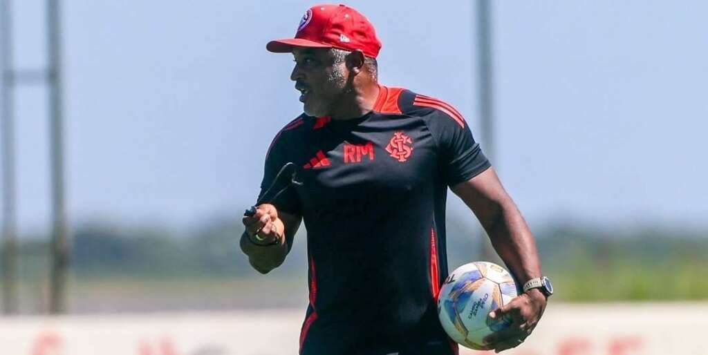 Roger Machado cobra foco do Internacional contra o Grêmio