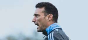 Scaloni minimiza racismo antes de duelo entre Argentina e Brasil