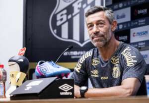 Caixinha aposta em Santos compacto para superar o Corinthians