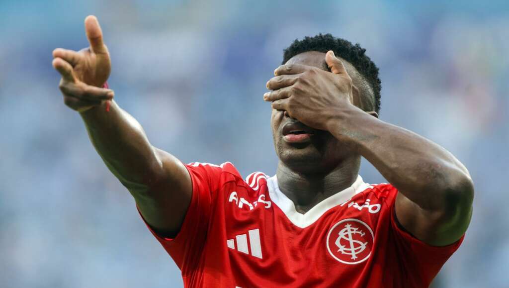 Grêmio 0 x 2 Internacional – Colorado cala 51 mil e fica perto do título