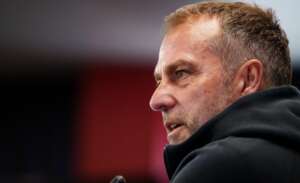 Flick adota rodízio no Barcelona e mira Liga dos Campeões