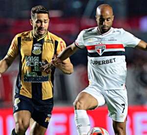 Lucas Moura comemora vitória sobre 'pedra no sapato' e diz que São Paulo não pode mais errar