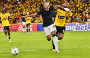 'Envergonhados' com futebol em Guayaquil, Corinthians ainda confia em vaga na Libertadores