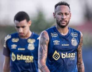 De olho no Corinthians, Neymar incentiva crianças da base do Santos: 'Sigam o sonho de vocês'