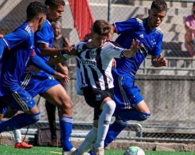 Ex-atacante da base do Corinthians focado no restante da temporada 7 Screenshot 46