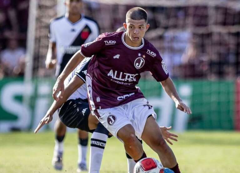 Ex-atacante da base do Corinthians focado no restante da temporada 4 Screenshot 49