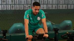 Vitor Roque treina no Palmeiras e mira clássico: 'Estou pronto'