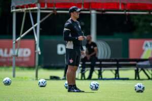 Vitória fez último trabalho antes de estreia no Brasileirão; veja escalação