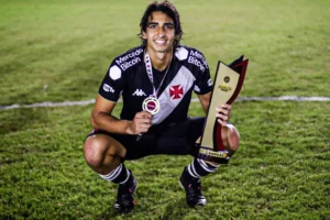 Avaí acerta com Vasco e aguarda meia JP para oficializar reforço