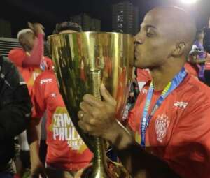 Volante de 2 acessos e do título da A3 se despede do Noroeste