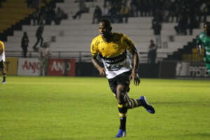 Criciúma recebe consulta do Caxias por empréstimo de Eliedson e Eduardo Melo