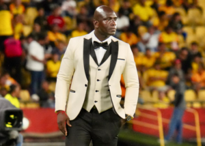 Quem é o técnico do Barcelona-EQU que viralizou por conta da roupa