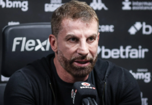 Pedrinho critica VAR após revés do Vasco para o Fla: 'Poderia mudar'