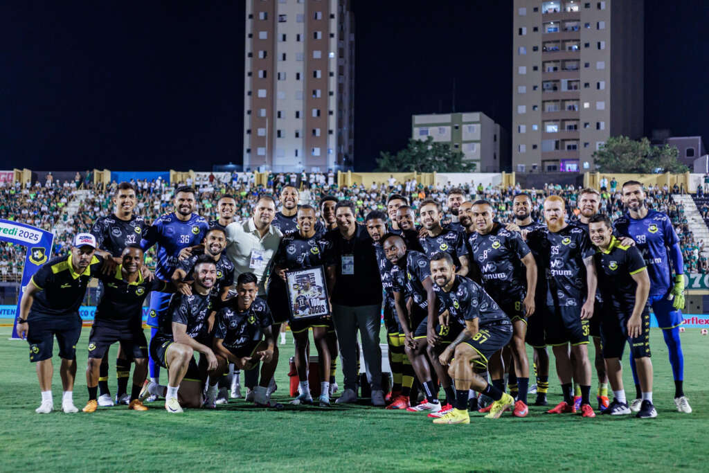 Meia fala em “honra” após completar 100 jogos pelo São Bernardo