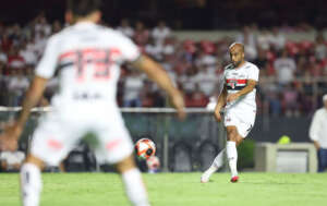 Lucas adia retorno e São Paulo foca na recuperação e treinamento de posse de bola