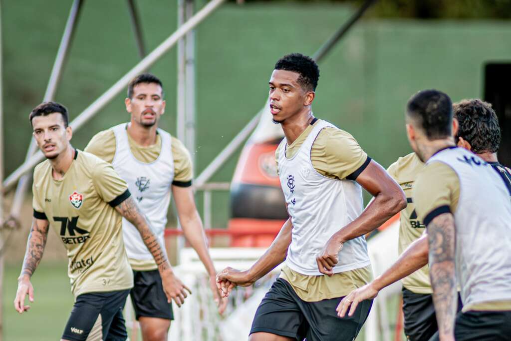 Com desfalque, Vitória treina na Toca da Raposa e mira 1º triunfo no Brasileirão 2 Com desfalque, Vitória treina na Toca da Raposa e mira 1º triunfo no Brasileirão (Foto: Victor Ferreira/ECV)